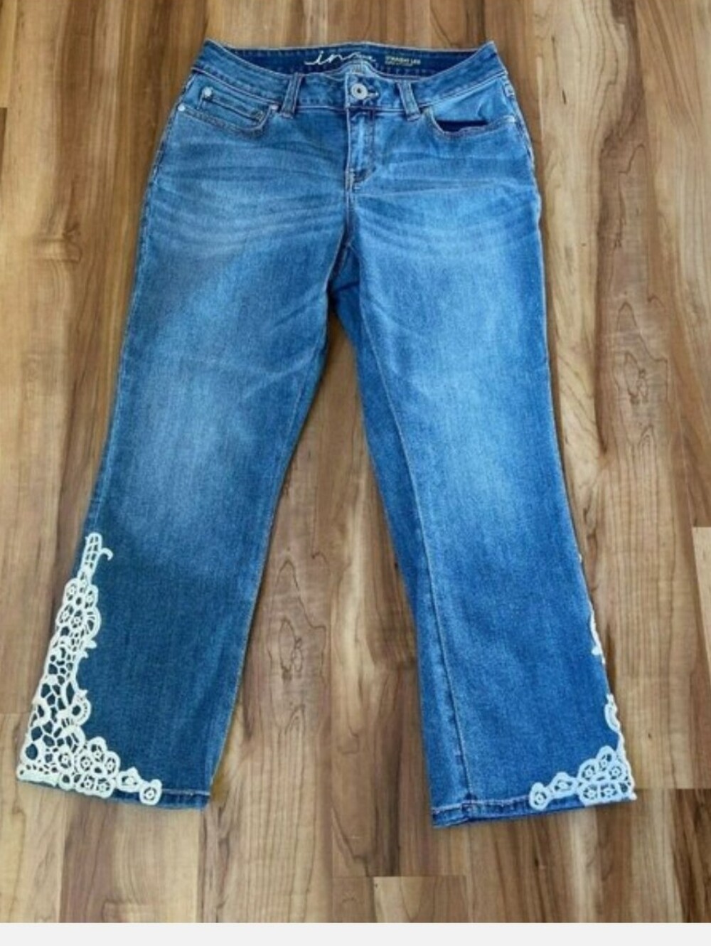 Women's Blue Cropped Jeans with White Lace Trim